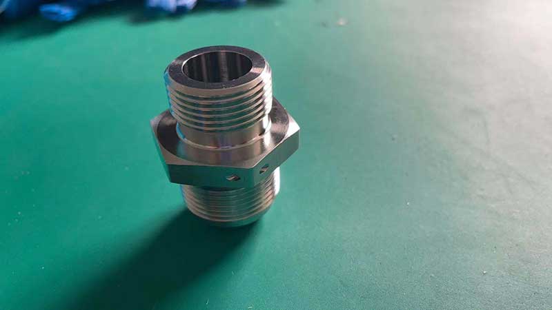 Screw-in straight pipe joint